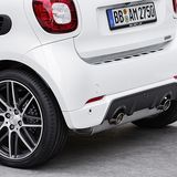 ...hinten 17 Zoll große Reifen zum Einsatz.