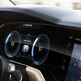 Die Curved Interaction Area feiert ihre Weltpremiere im VW T-Prime Concept GTE.