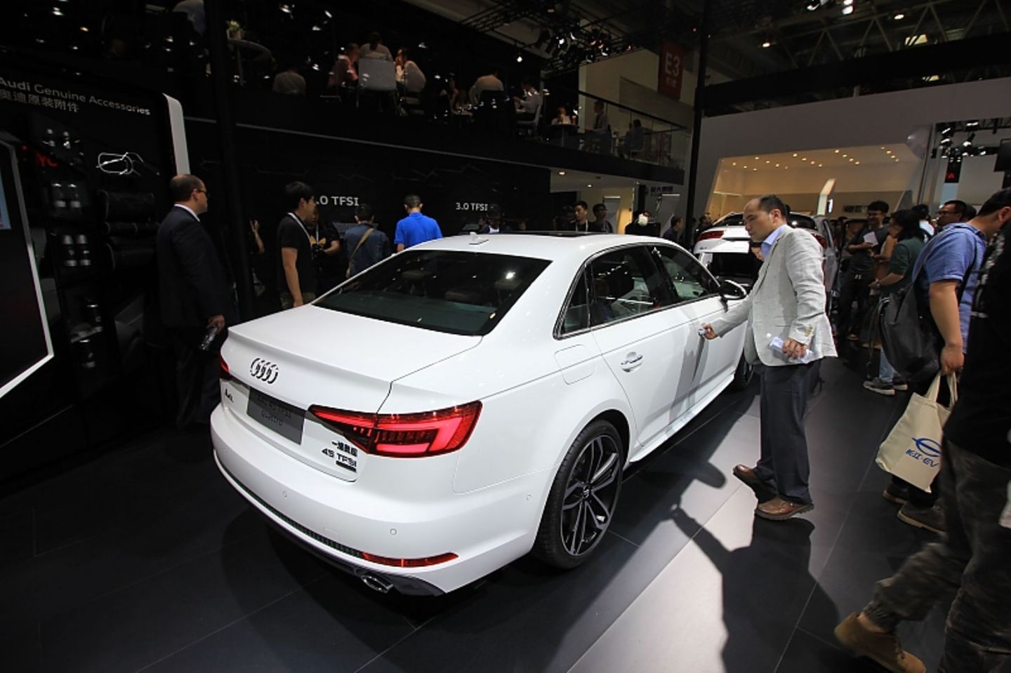 Audi A4 L 45 TFSI quattro