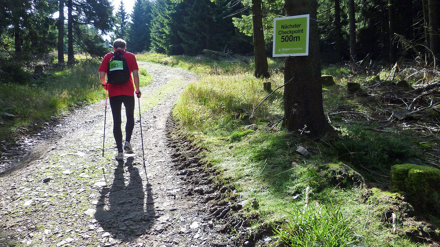 1 Team, 4 Personen, 100 Kilometer, 30 Stunden: Der Oxfam Trailwalker ist eine große sportliche Herausforderung