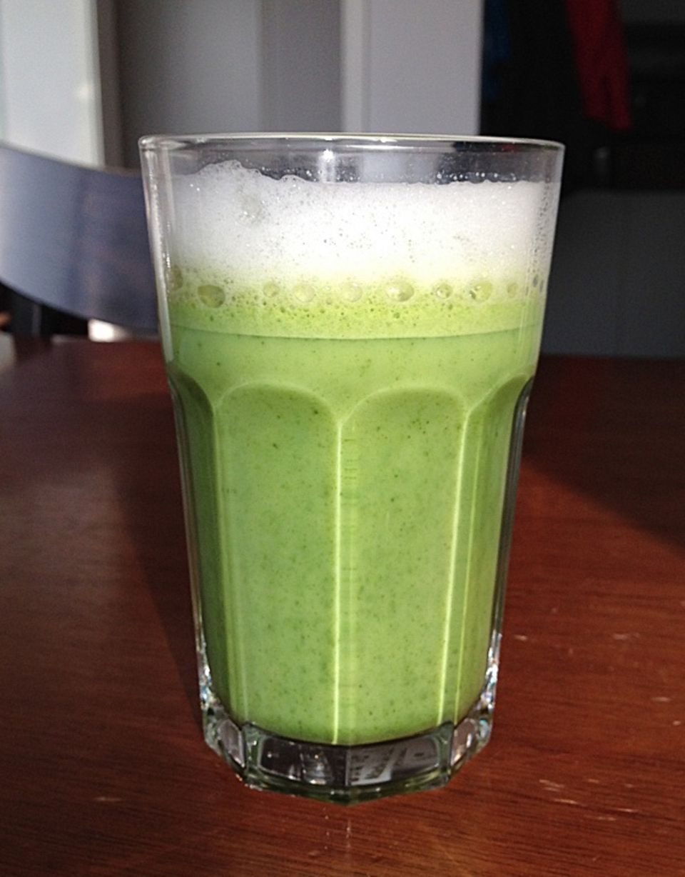 Einfach vegan: Seit drei Monaten mein Frühstückskaffee: Matcha Latte. Dafür sollte man nicht die beste Qualität nehmen, für einen Latte reicht die Kochqualität Fuku. Foto: Derik Meinköhn Einfach vegan: Seit drei Monaten mein Frühstückskaffee: Matcha Latte. Dafür sollte man nicht die beste Qualität nehmen, für einen Latte reicht die Kochqualität Fuku. Foto: Derik Meinköhn