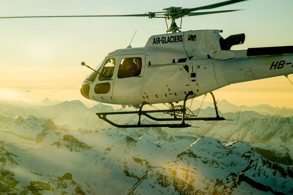 Follow me: Deutlich ist die Stange mit den sechs GoPro-Kameras sichtbar © helikopterflug.ch Follow me: Deutlich ist die Stange mit den sechs GoPro-Kameras sichtbar © helikopterflug.ch