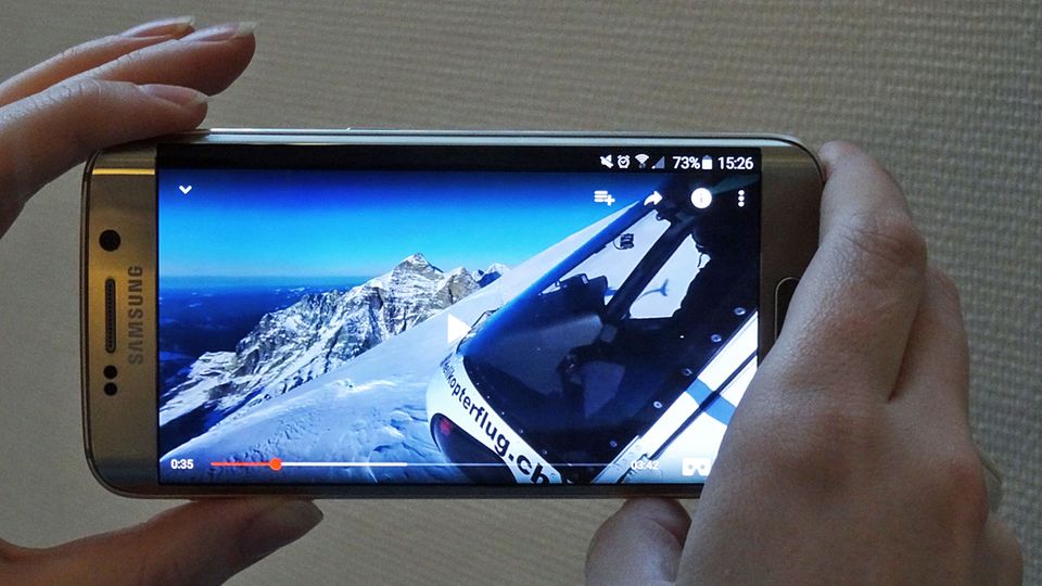 Follow me: Mit jeder Handbewegung verschiebt sich auch die Persepktive der 360-Grad-Bilder © Till Bartels Follow me: Mit jeder Handbewegung verschiebt sich auch die Persepktive der 360-Grad-Bilder © Till Bartels