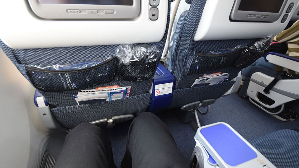 Follow Me: Komfortabler sitzen Passagiere bei ANA in der Premium Economy Class © Till Bartels Follow Me: Komfortabler sitzen Passagiere bei ANA in der Premium Economy Class © Till Bartels