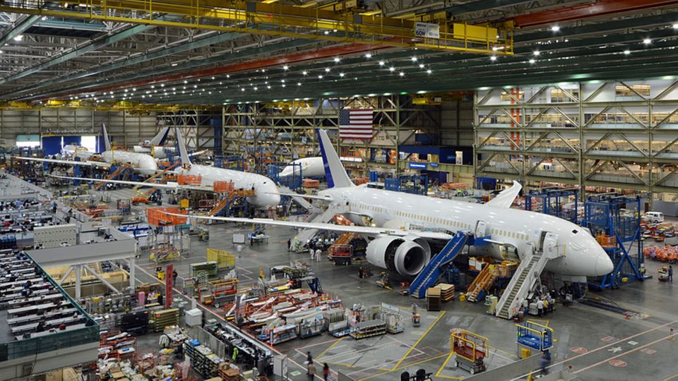 Follow Me: Endmontage im Werk Everett: Eine Boeing 787 besteht aus 2,3 Millionen Einzelteilen © Till Bartels Follow Me: Endmontage im Werk Everett: Eine Boeing 787 besteht aus 2,3 Millionen Einzelteilen © Till Bartels