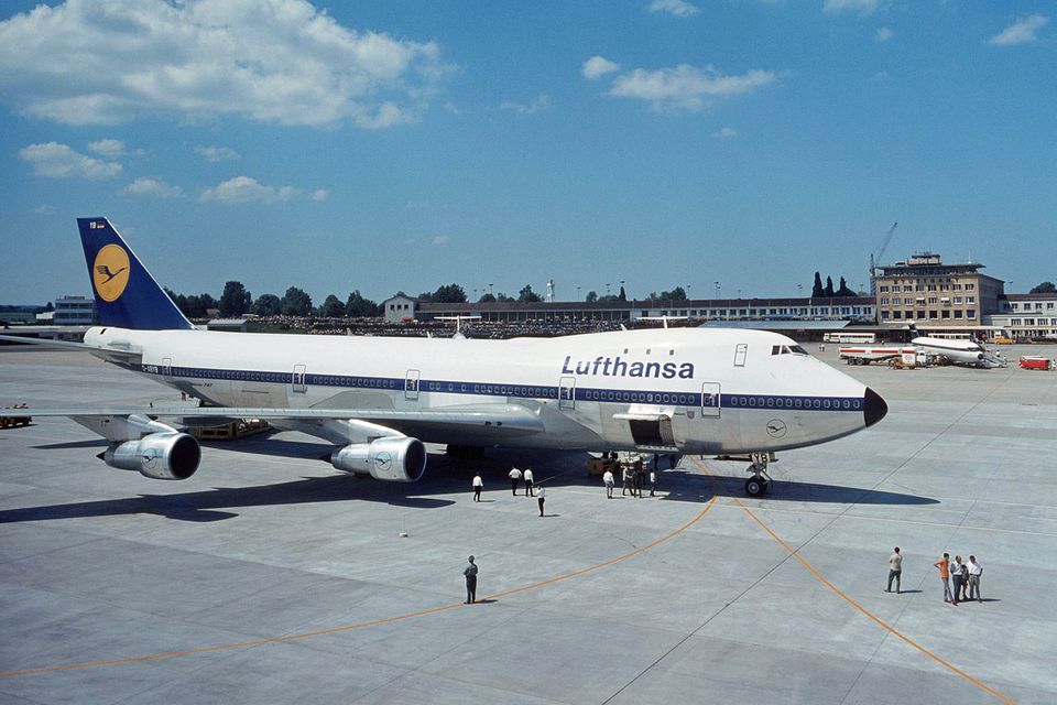 Follow me: Copyright: Lufthansa