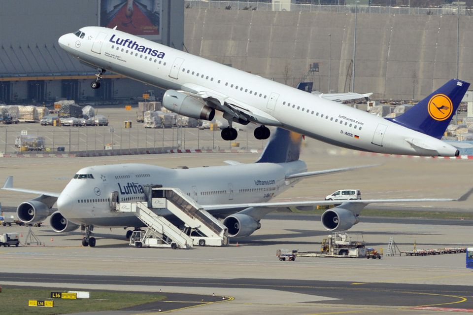 Follow me: Copyright: Boris Roessler/DPA Follow me: Copyright: Boris Roessler/DPA