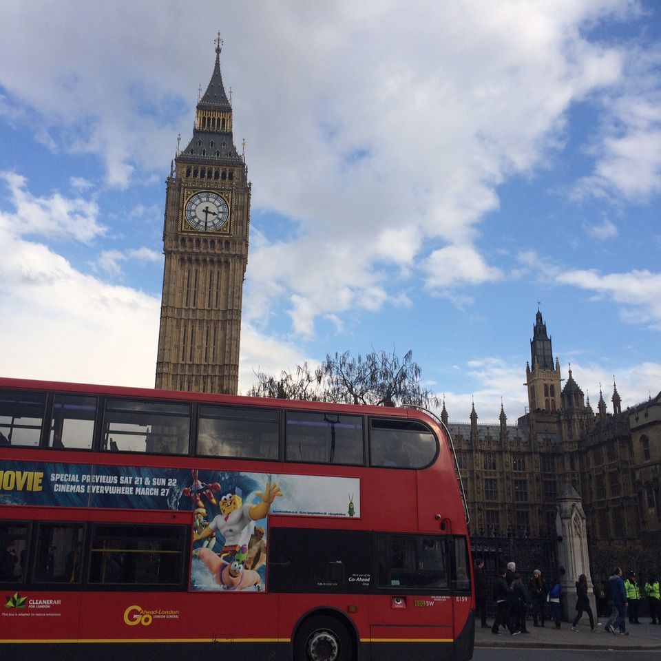Last Call: Doppeldecker und Big Ben. Das britische Klischee Last Call: Doppeldecker und Big Ben. Das britische Klischee