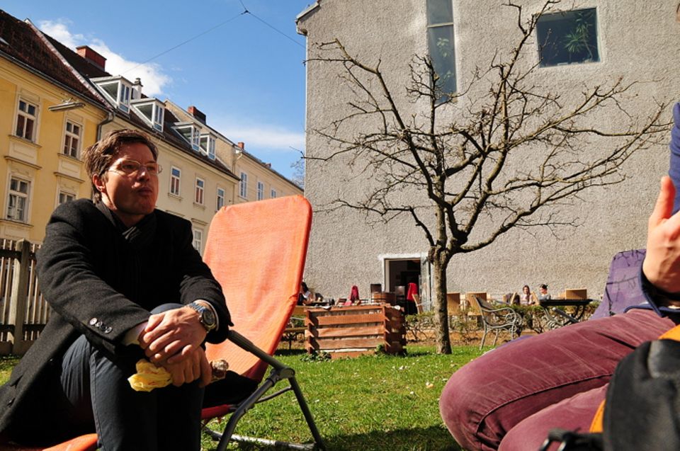 Gutes aus dem Küchengarten: Alois erzählt, wie es zum Gemeinschaftsgarten "Allmende Leech" kam.