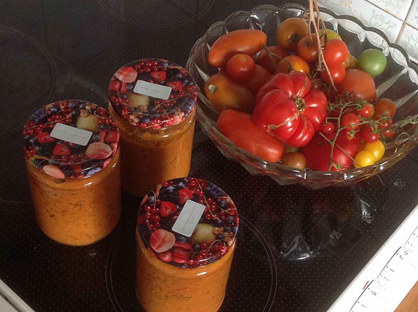 Gutes aus dem Küchengarten: Einkochen von Tomaten nach Großmutters Art