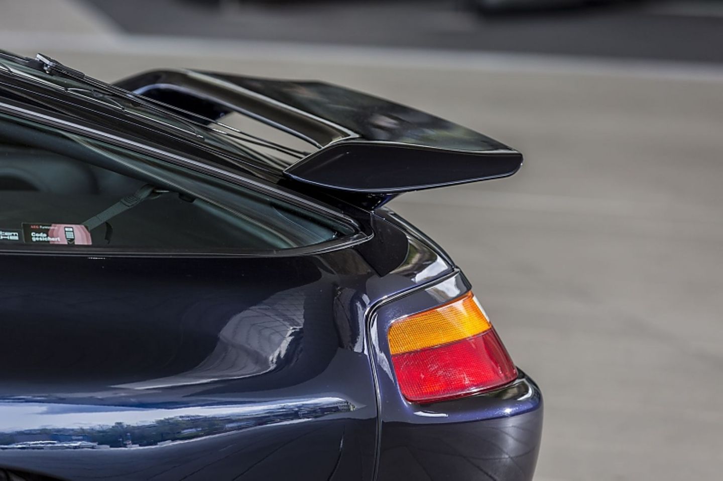 Der Grundpreis für den Porsche 928 GTS betrug 145.991,30 D-Mark.
