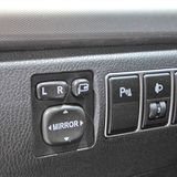 Außenspiegel und ESP lassen sich hier bedienen.