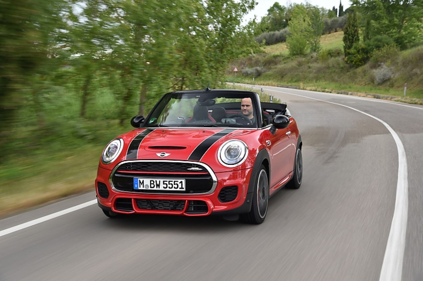 Mini John Cooper Works Cabrio - sportlicher geht es in einem Mini nicht