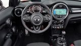 Das Cockpit des Mini John Cooper Works Cabrio