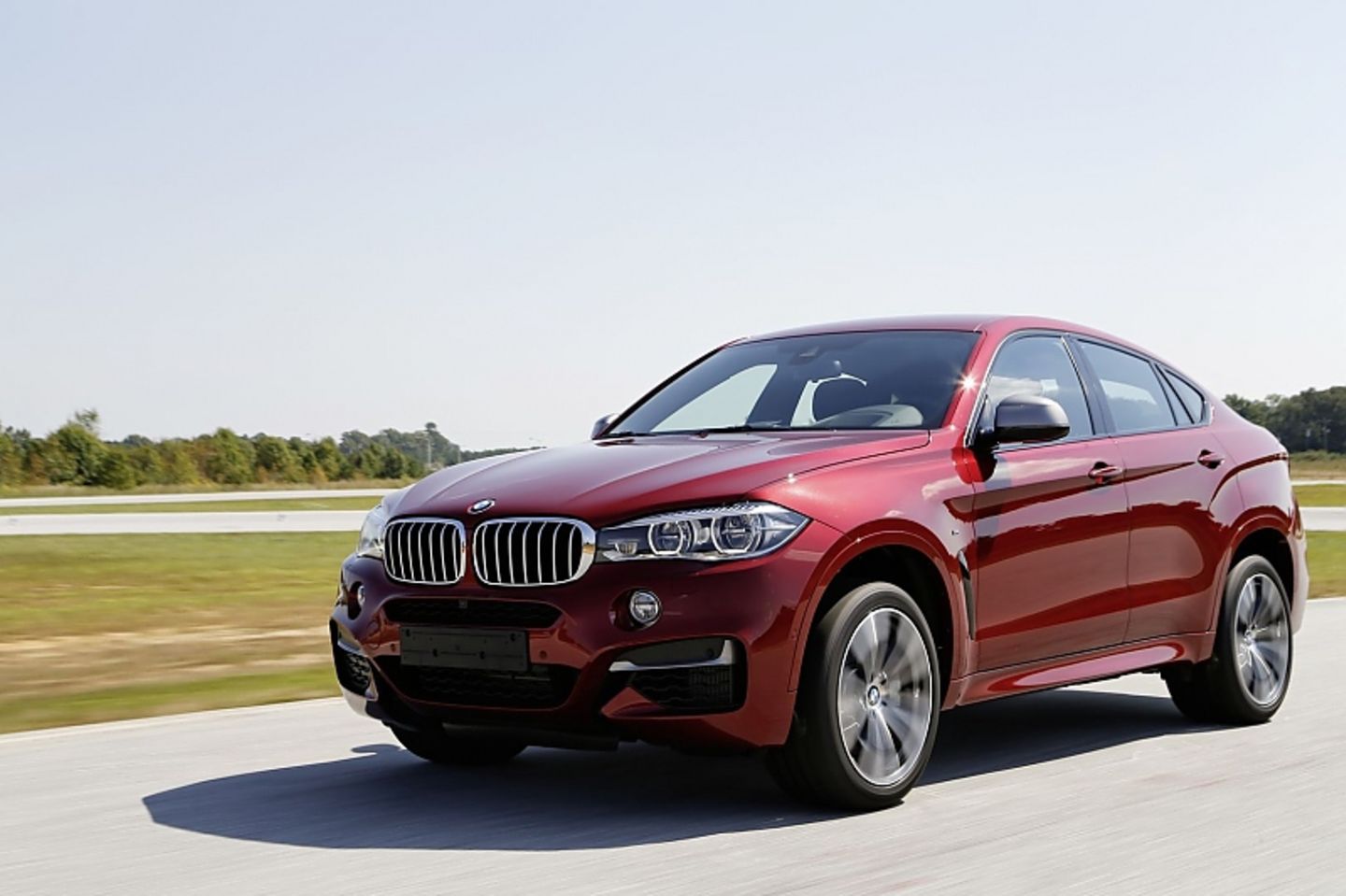 BMW X6 - auf Wunsch als M 50d mit 381 PS und einem Dreifach-Sechszylinder-Turbo