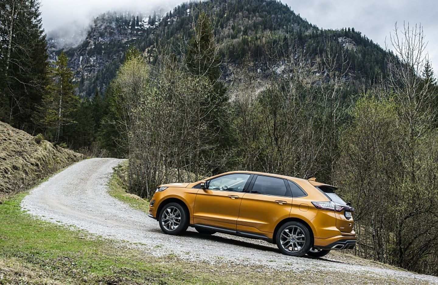 Auch abseits befestigter Straßen kommt der Ford Edge gut voran