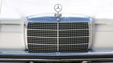 Mercedes 280 E der Baureihe W115 / Strich-Acht - der typische Gitter-Kühlergrill