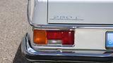 Mercedes 280 E der Baureihe W115 / Strich-Acht - später bekamen die Rückleuchten eine Riffelung