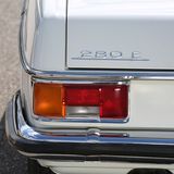 Mercedes 280 E der Baureihe W115 / Strich-Acht - später bekamen die Rückleuchten eine Riffelung