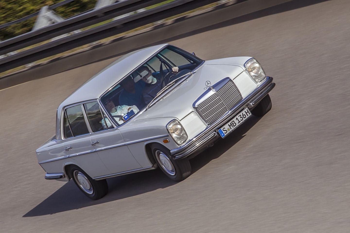 Mercedes 280 E der Baureihe W115 / Strich-Acht - mit 136 kW / 185 PS