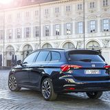 Die Heckleuchten erinnert an den Toyota Auris Touring Sports