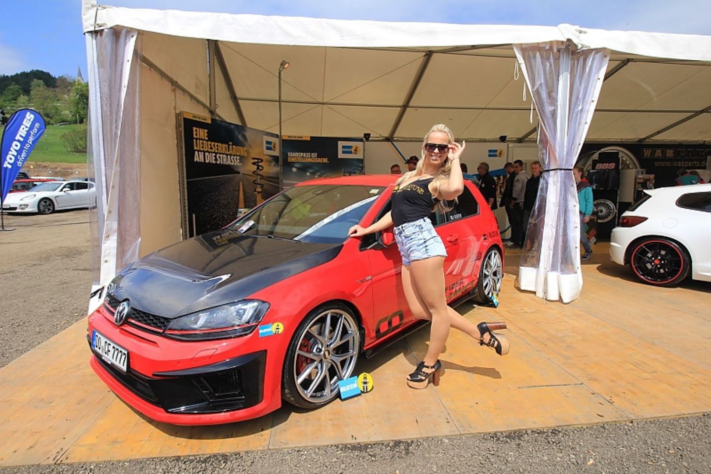 Girls auf dem 35. GTI Treffen am Wörthersee 2016.