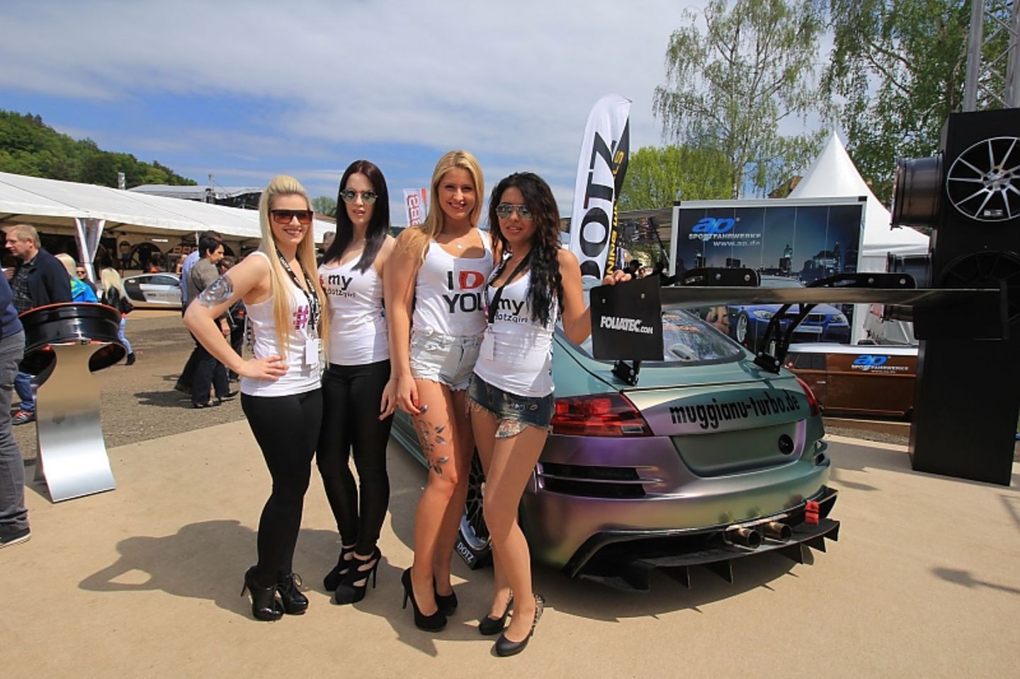 Girls auf dem 35. GTI Treffen am Wörthersee 2016.