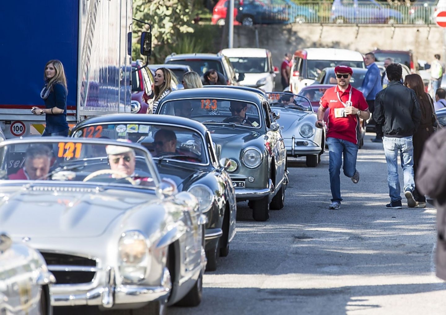 Das Gewusel und Geduld gehören zur Targa Florio