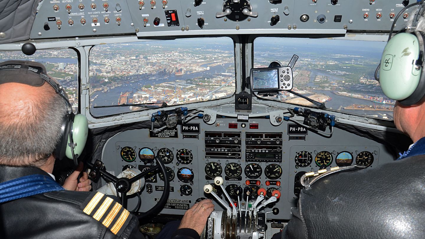 Im Cockpit der DC-3 von KLM