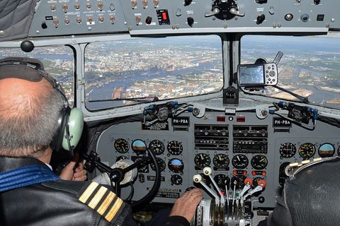 Im Cockpit der DC-3 von KLM
