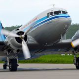 KLM Douglas DC-3 rollt zum Start