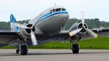 KLM Douglas DC-3 rollt zum Start