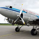 Douglas DC-3 am Boden