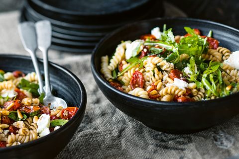 Nudelsalat mit halbgetrockneten Tomaten