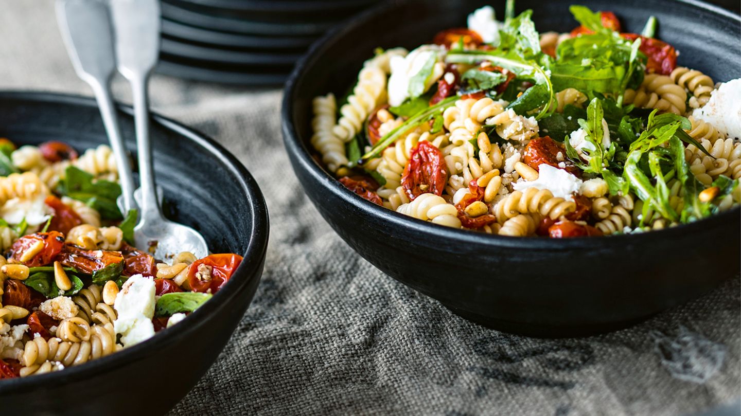 Nudelsalat mit halbgetrockneten Tomaten