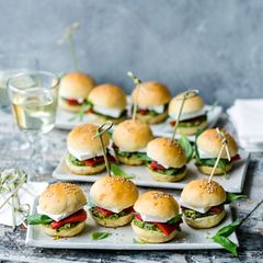 Mini-Burger als Grillbeilage
