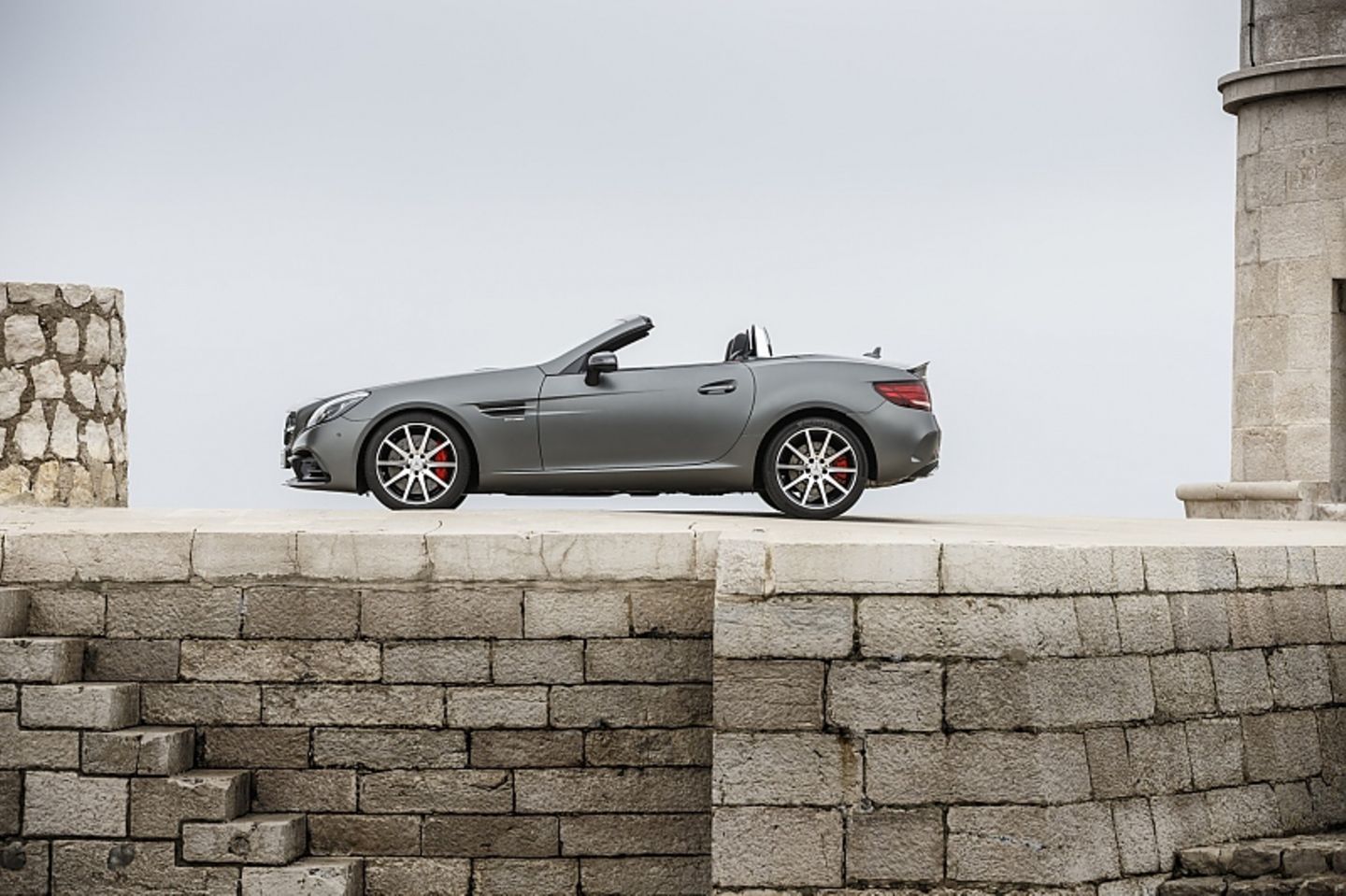 Mercedes AMG SLC 43 - das Dach öffnet nunmehr auch bei langsamer Fahrt