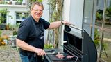 Grillmeister Sven Schurig von gourmetfleisch.de sagt: "Ein Steak muss man behandeln wie seine Frau. Mit ganz viel Liebe." Wie man aufs Fleisch ein perfektes Grillmuster, also ein "Branding", bekommt, erfahren Sie hier!
