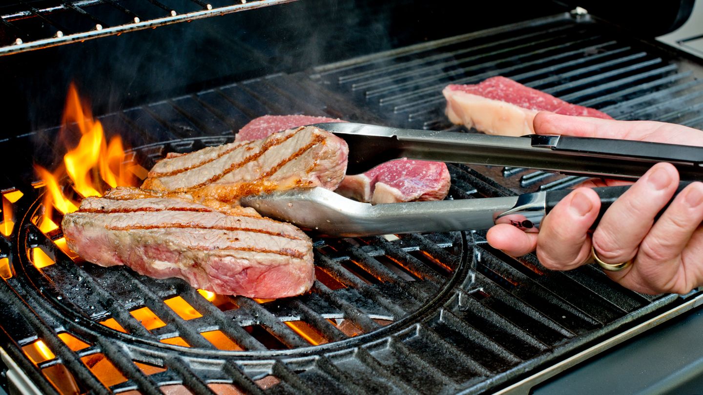 Wie Sie das "Branding", also das sogenannte Grillmuster aufs Fleisch zaubern, können Sie hier nachlesen!