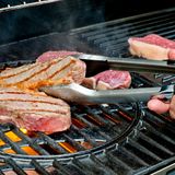 Wie Sie das "Branding", also das sogenannte Grillmuster aufs Fleisch zaubern, können Sie hier nachlesen!