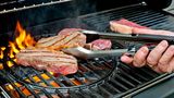Wie Sie das "Branding", also das sogenannte Grillmuster aufs Fleisch zaubern, können Sie hier nachlesen!