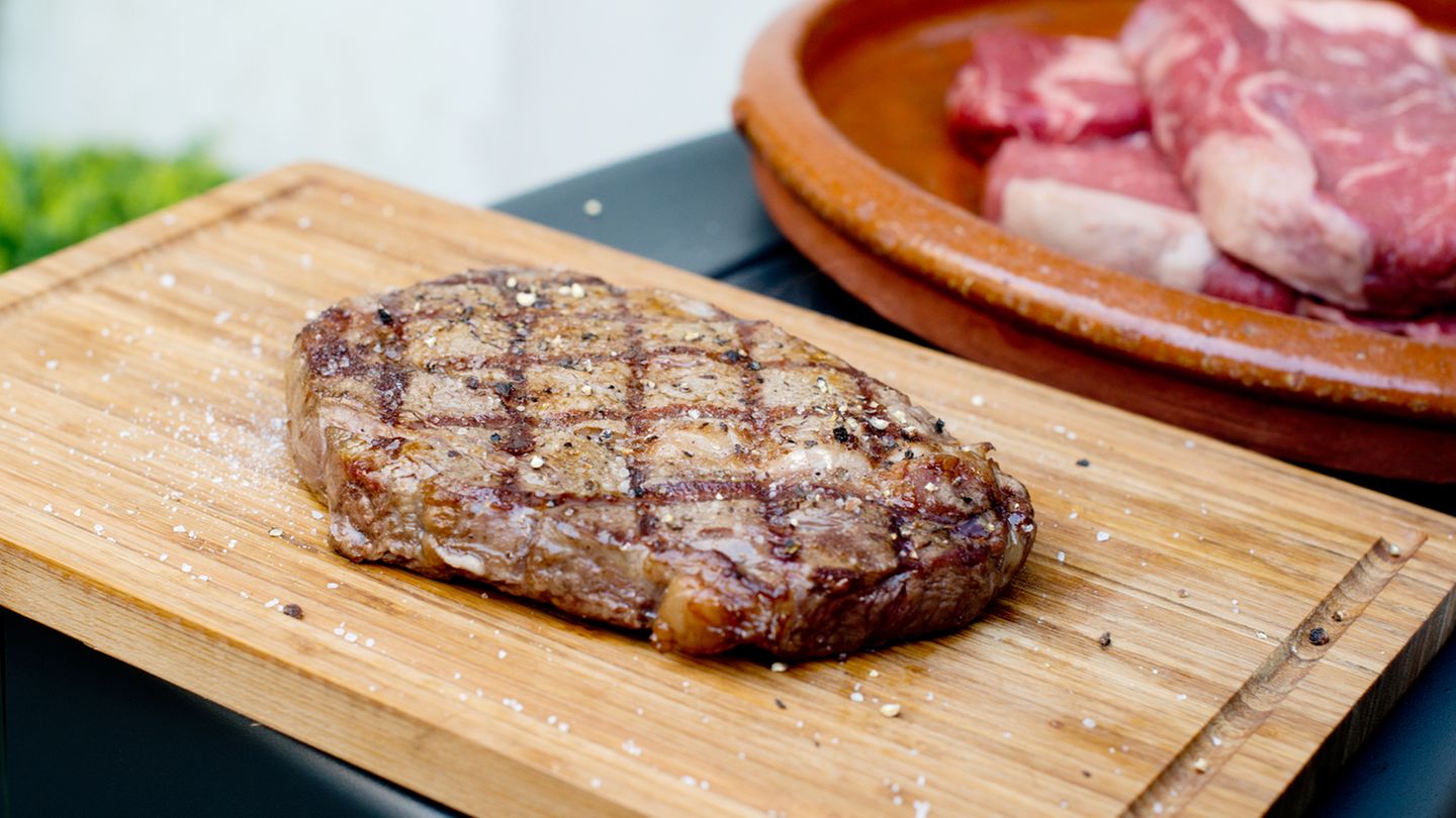 Das Wichtigste beim Branding: Der Grill muss richtig heiß sein. Ideal sind 300° Celsius.