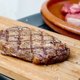 Das Wichtigste beim Branding: Der Grill muss richtig heiß sein. Ideal sind 300° Celsius.