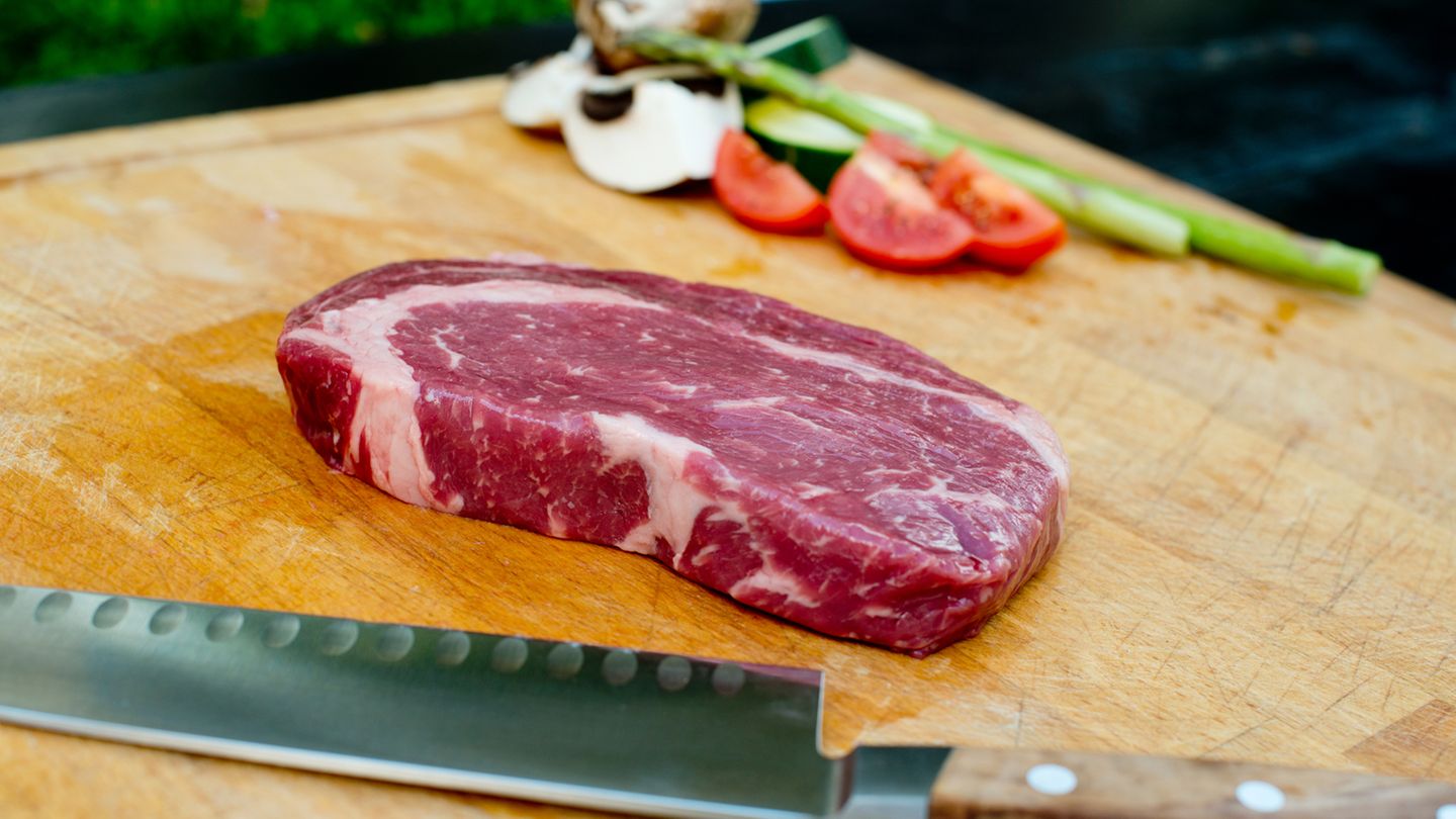 Dieses gesmokte, also geräucherte, Ribeye-Steak vom US-Beef eignet sich perfekt fürs Branding