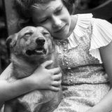 Elizabeth mit einem weiteren Corgi 1936