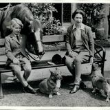 Königin Elisabeth II mit ihrer einzigen Tocher Prinzessin Anne