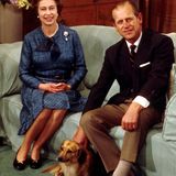Königin Elisabeth II mit Prinz Philip und Hund