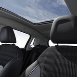 Auf Wunsch gibt es ein großes Panoramaglasdach.