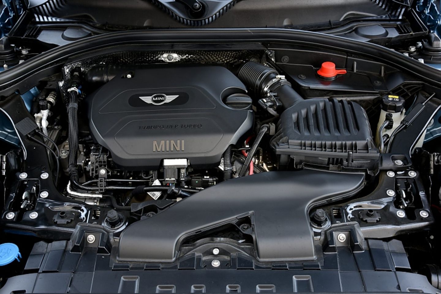 Mini Cooper SD Clubman All4 - der zwei Liter große Commonraildiesel leistet 140 kW / 190 PS