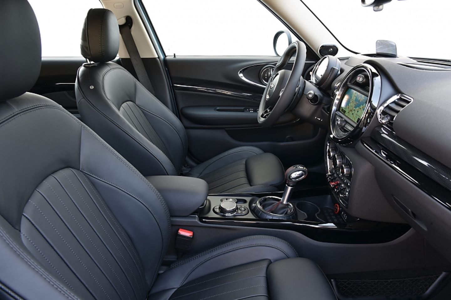 Der schicke Innenraum des Mini Cooper SD Clubman All4